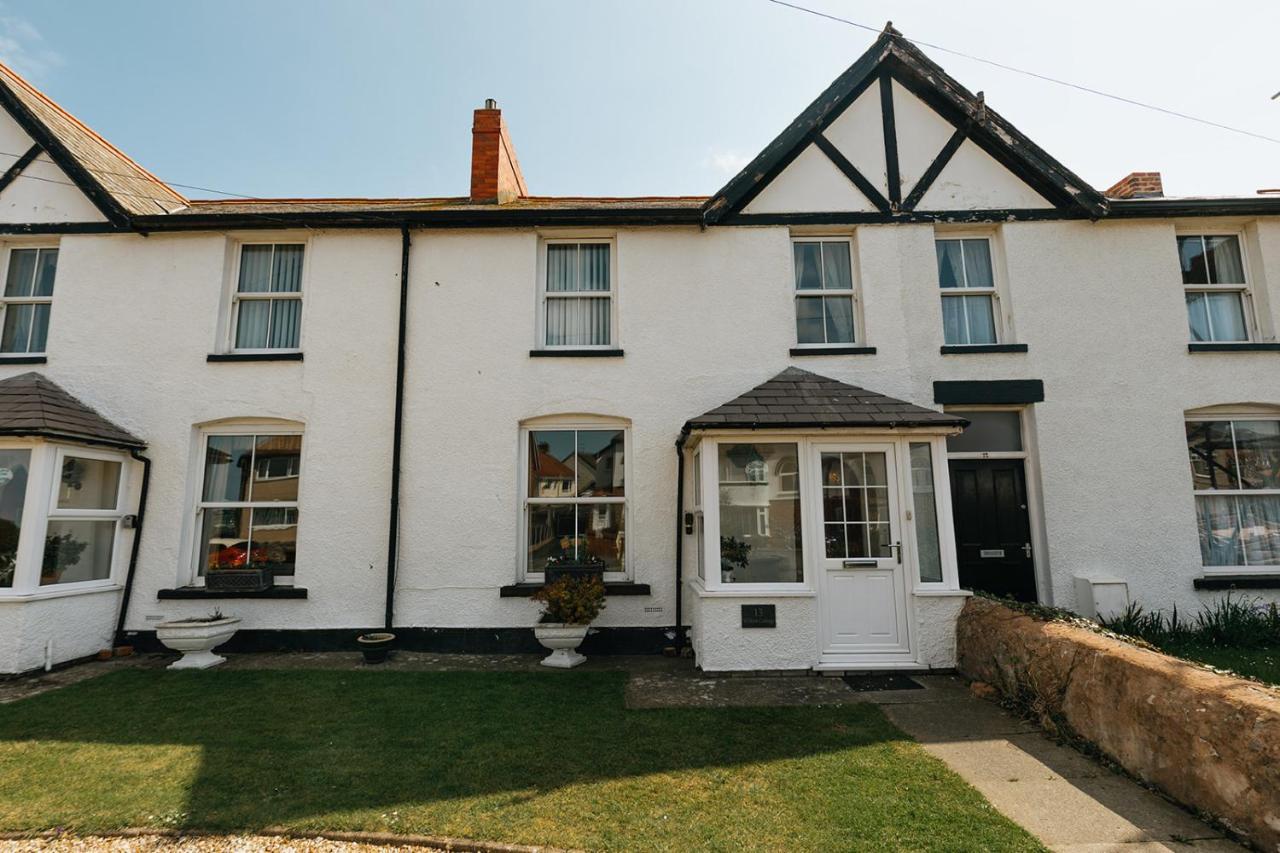 WILLOW COTTAGE - COSY 3 BED COTTAGE IN PENRHYN BAY WITH SEA VIEWS, ACCESS TO SNOWDONIA, NORTH WALES, uk Rhôs-on-Sea Exterior foto